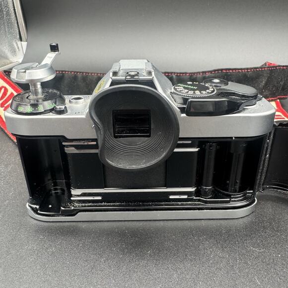 Canon AE-1 Program 35mm film SLR w/ Canon FD 50mm Lens & Accessories Untested - Picture 6 of 12